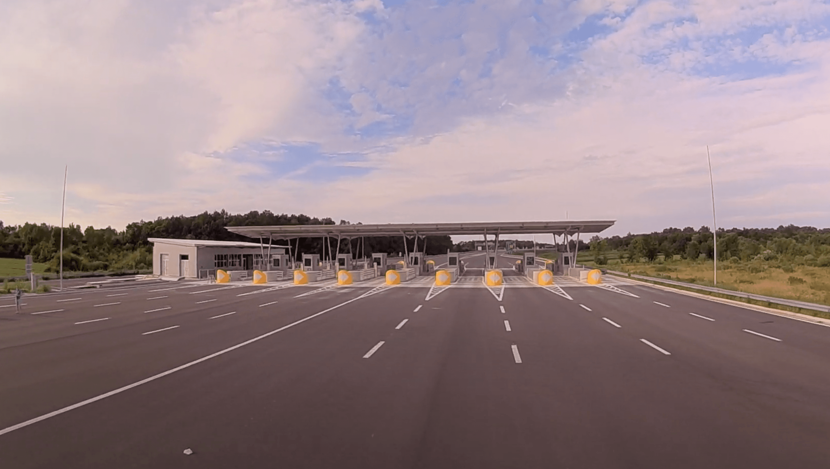 В Україні побудують платні дороги: коли чекати, скільки платити і навіщо це потрібно?